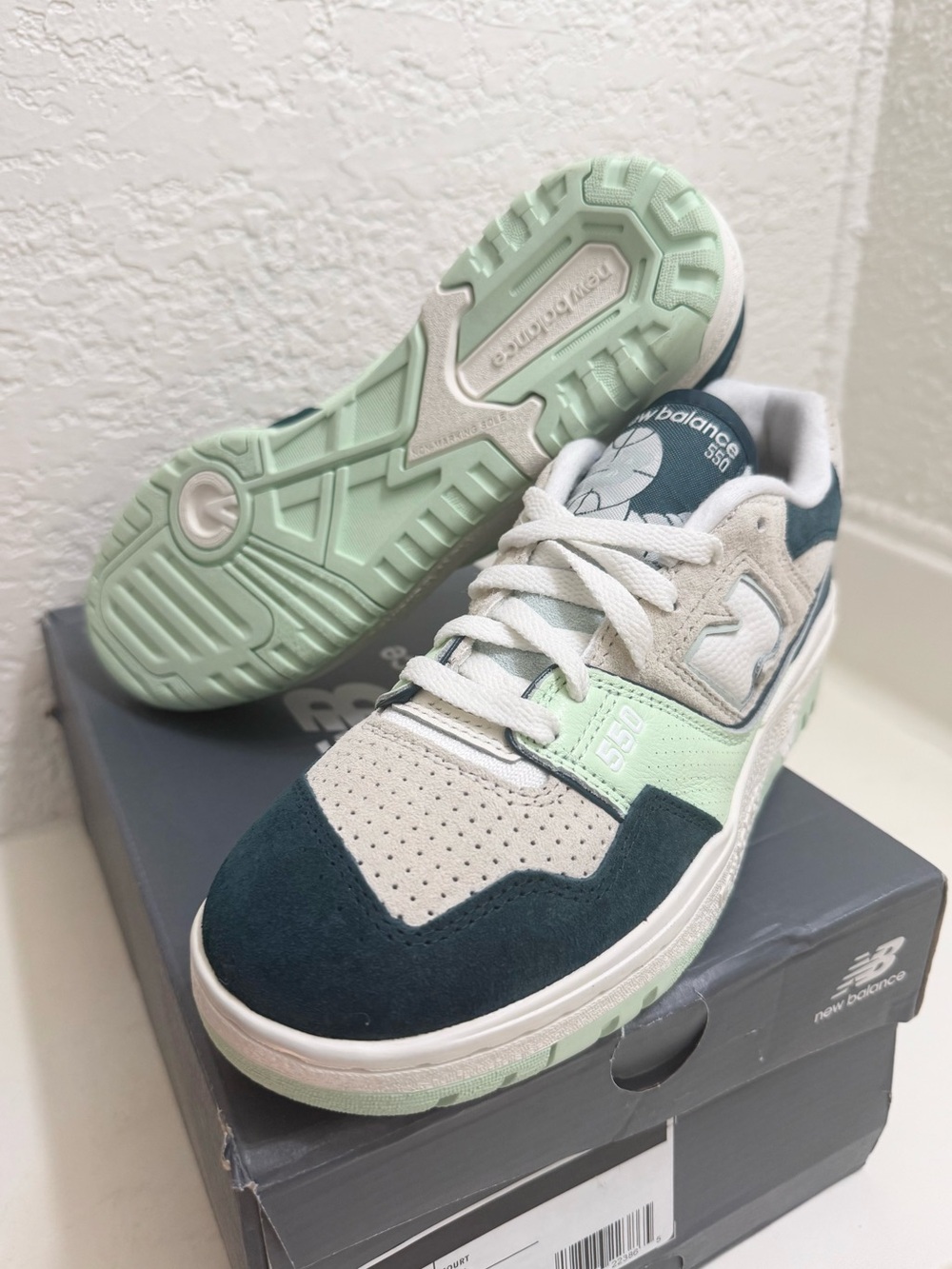 New Balance 550 Men’s 8 Women’s 9.5